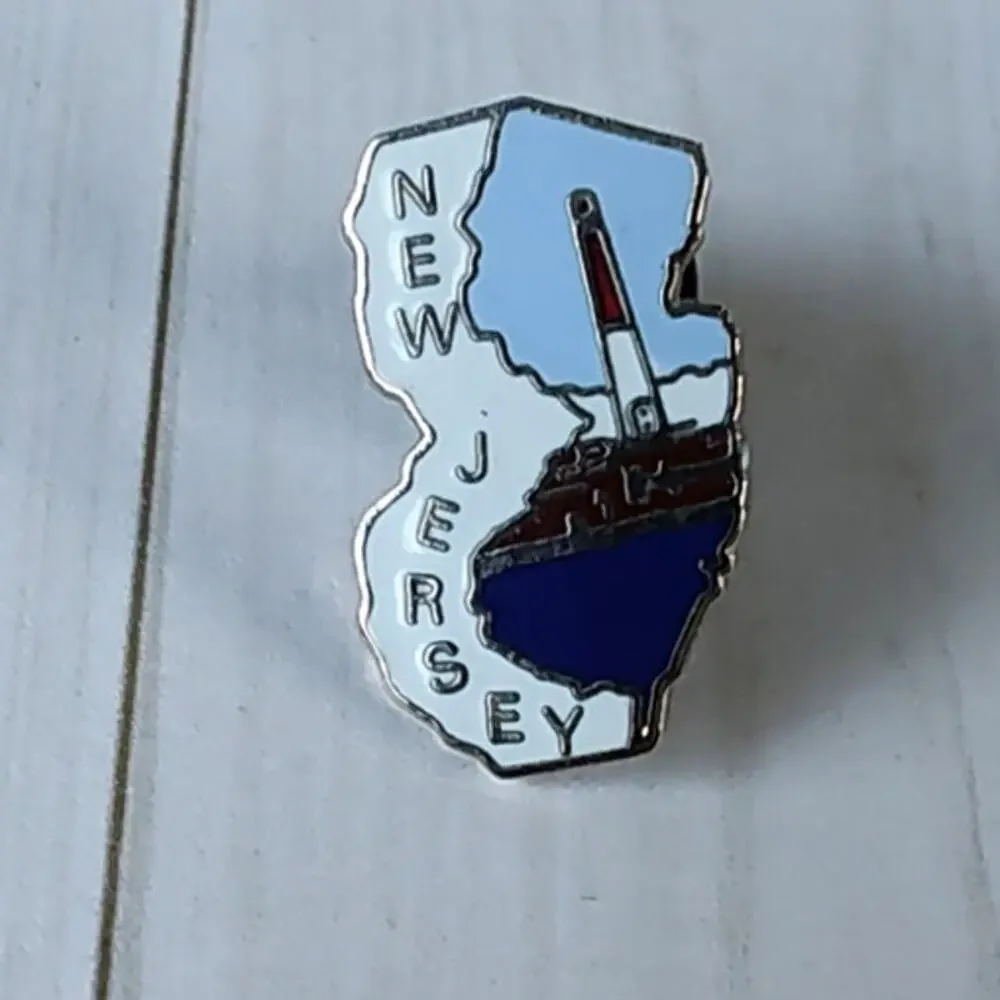 New Jersey State Shaped Lighthouse Pin Souvenir Travel Hat Lapel Collectible